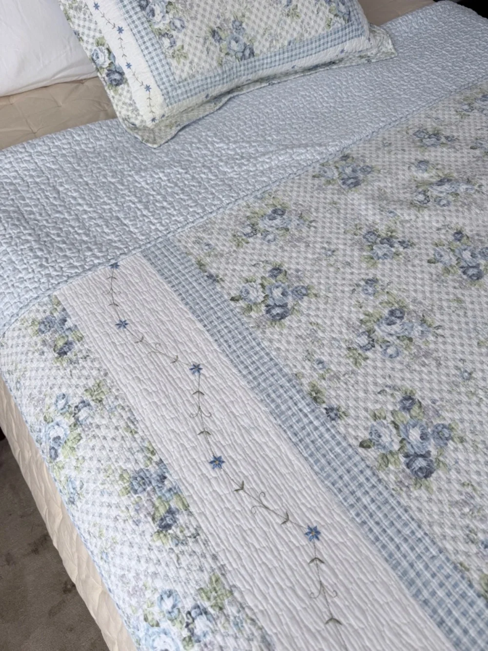 Blue White Quilt Set